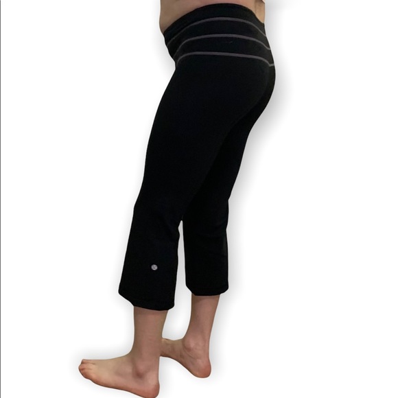 Cropped black Lululemon flare pants - Picture 5 of 7